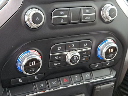 Used 2020 GMC Sierra 1500 SLE w/ SLE Value Package image 21