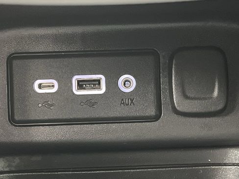 Used 2023 Chevrolet Equinox LT w/ Driver Convenience Package image 21