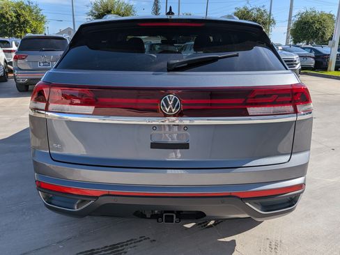 Certified 2024 Volkswagen Atlas Cross Sport SE w/ Panoramic Sunroof Package FWD image 4