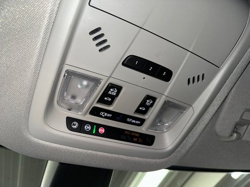 Used 2020 Buick Enclave Avenir w/ Avenir Technology Package AWD/4WD image 18
