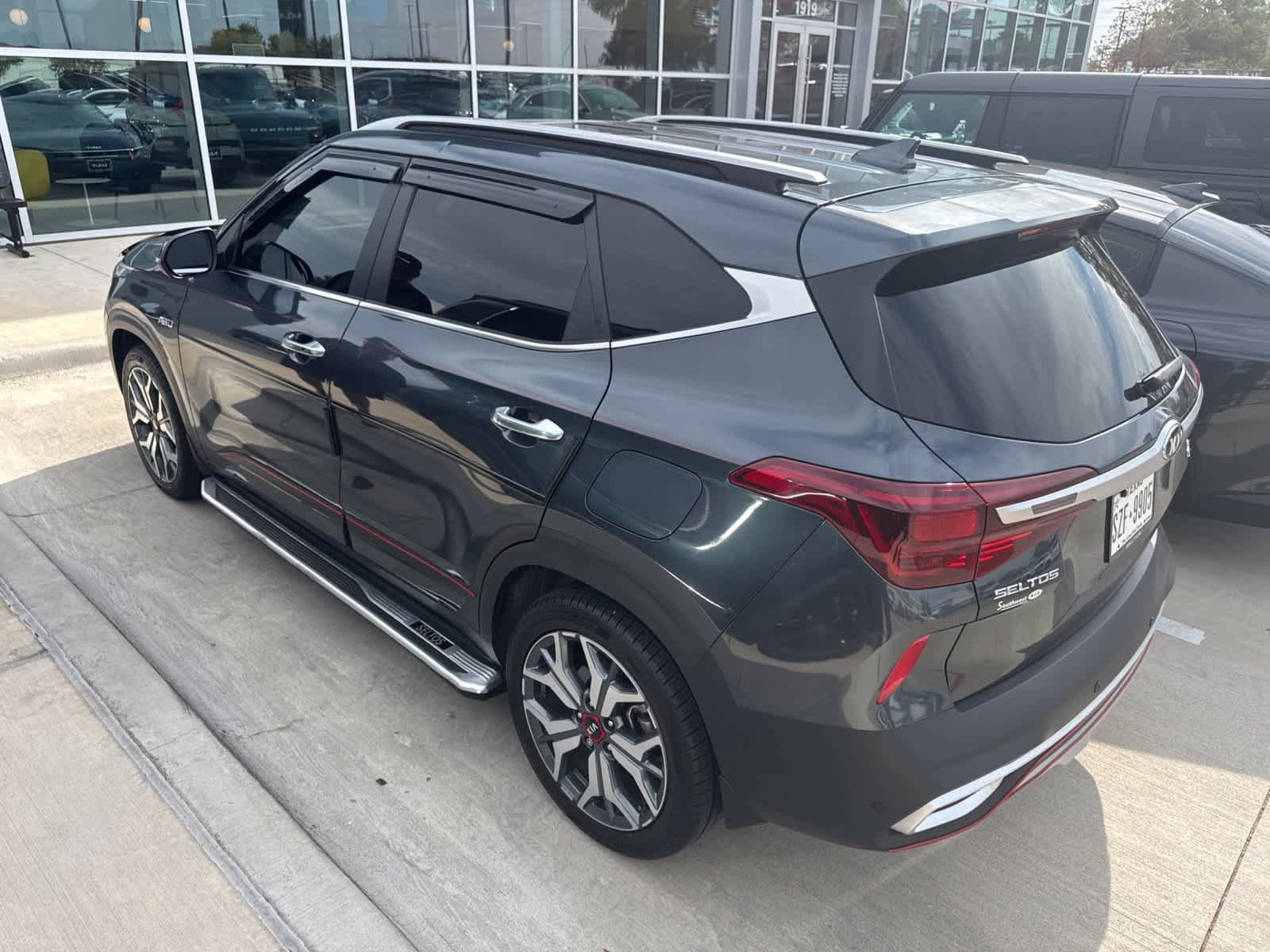 Certified 2021 Kia Seltos SX w/ SX Sunroof Package AWD/4WD image 4