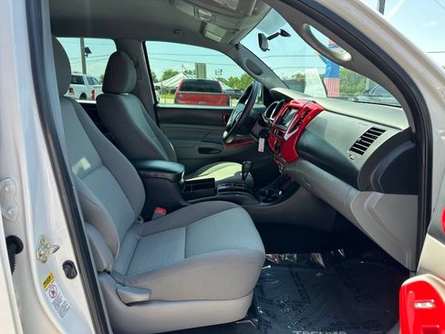 Used 2015 Toyota Tacoma 4x4 Double Cab w/ SR Package image 25