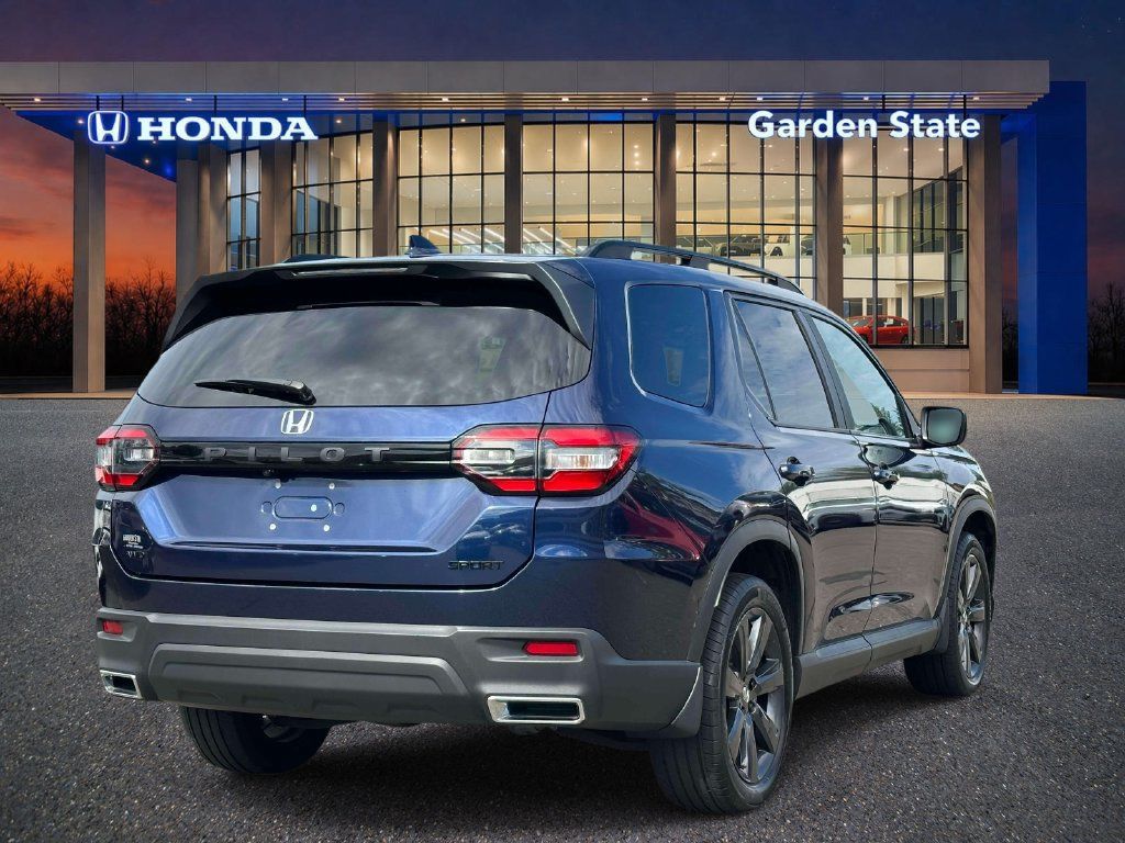 Used 2023 Honda Pilot Sport image 3