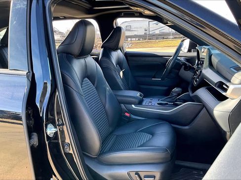 Used 2023 Toyota Highlander XSE image 8
