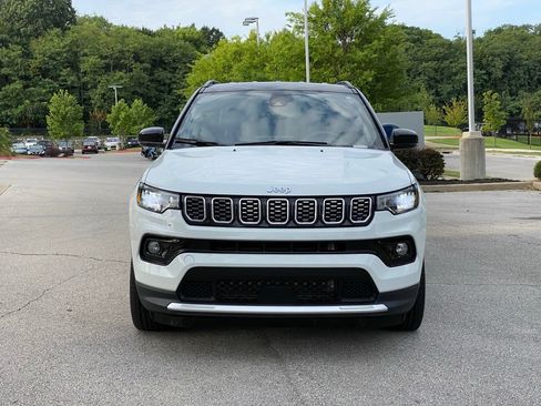 Used 2025 Jeep Compass Limited AWD/4WD image 2
