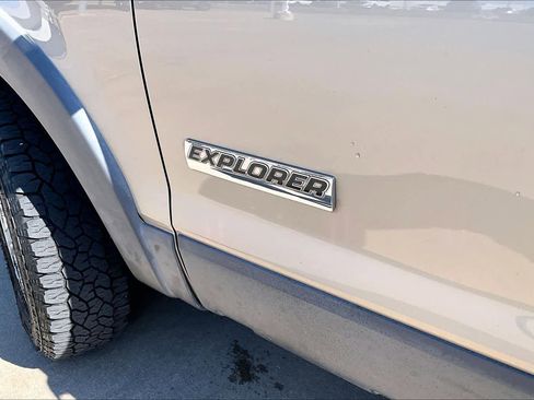 Used 2006 Ford Explorer XLT image 30