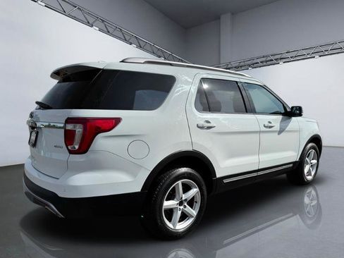 Used 2016 Ford Explorer XLT AWD/4WD image 7