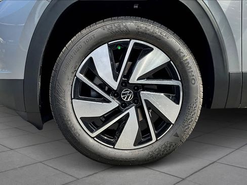 New 2026 Volkswagen Atlas SE FWD image 11