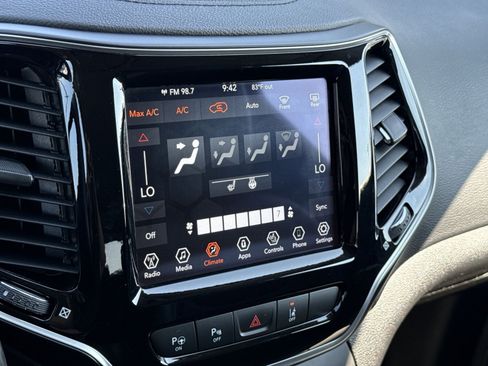 Used 2021 Jeep Cherokee Limited AWD/4WD image 20