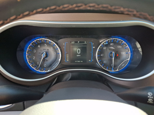 Used 2017 Chrysler Pacifica Touring-L FWD image 19