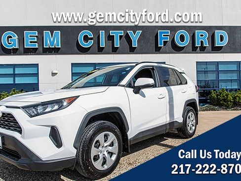 Used 2019 Toyota RAV4 LE image 1