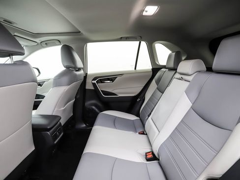 Used 2023 Toyota RAV4 XLE Premium image 20