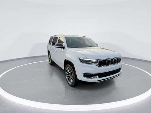 Used 2024 Jeep Wagoneer Series III w/ Premium Group I image 2