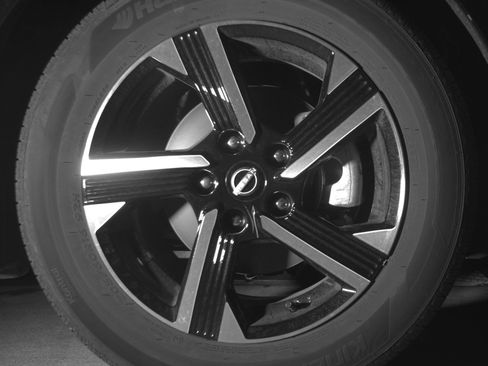 Used 2025 Nissan Sentra SV FWD image 13