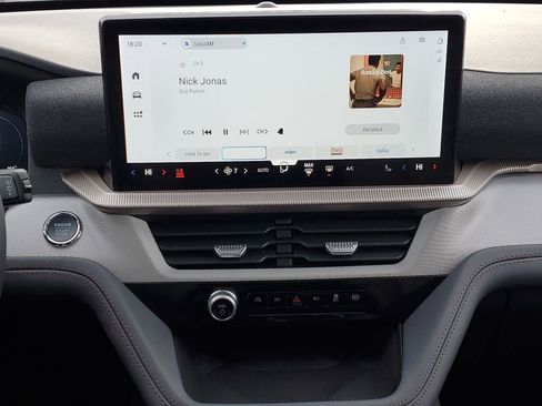 New 2026 Ford Explorer Active w/ Active Comfort Package image 28