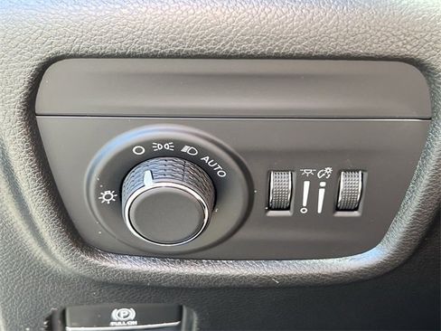 New 2025 Jeep Grand Cherokee L Altitude image 26