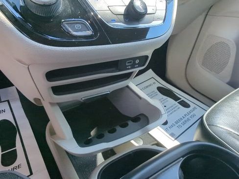 Used 2018 Chrysler Pacifica Limited FWD image 20