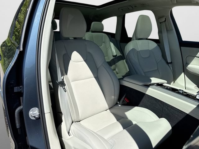 Certified 2024 Volvo XC60 B5 Ultimate w/ Protection Package Premier AWD/4WD image 29