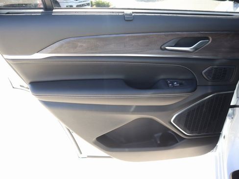 New 2025 Jeep Grand Cherokee L Overland w/ Luxury Tech Group IV image 19