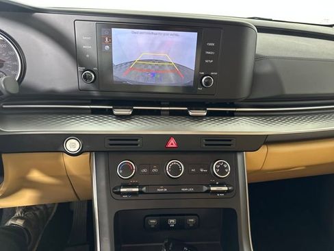 Used 2024 Kia Carnival LX image 22