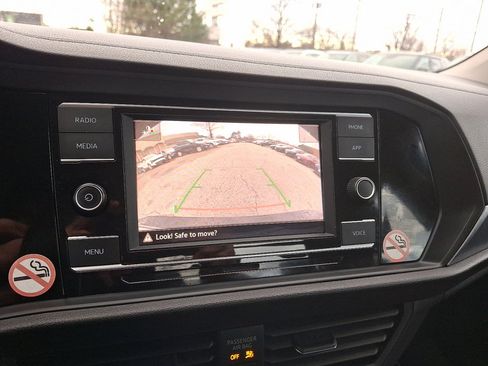 Used 2024 Volkswagen Jetta SE image 27