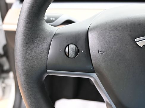 Used 2023 Tesla Model 3 Standard Range RWD image 18