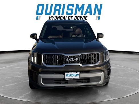 Used 2023 Kia Telluride EX w/ EX Captain's Chair Package image 8
