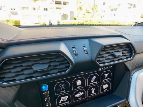 Used 2019 Lamborghini Urus AWD/4WD image 63