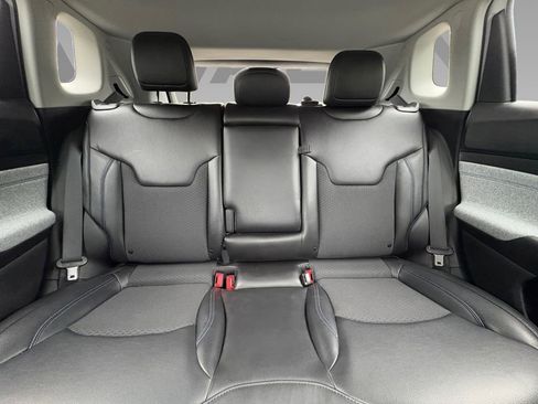 Used 2022 Jeep Compass Latitude image 2