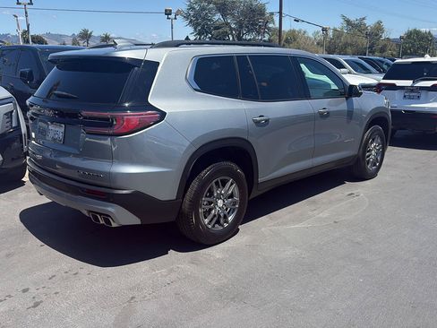 Used 2025 GMC Acadia Elevation AWD/4WD image 4