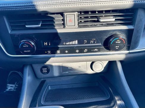 Used 2024 Nissan Rogue SV image 14