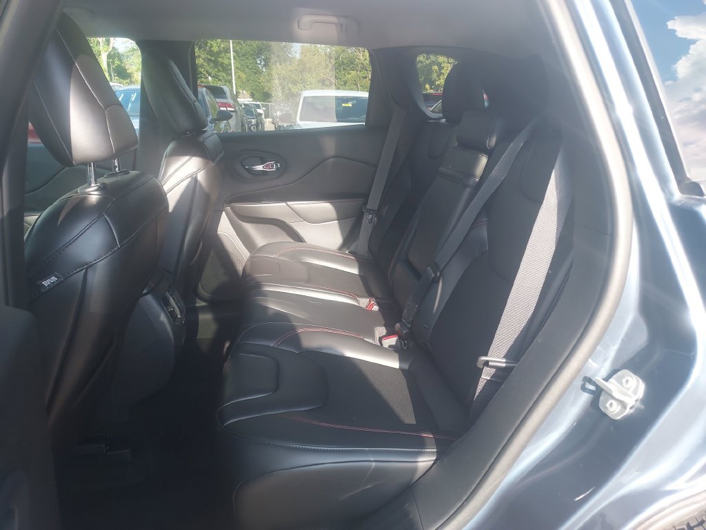 Used 2019 Jeep Cherokee Trailhawk w/ Cold Weather Group AWD/4WD image 29