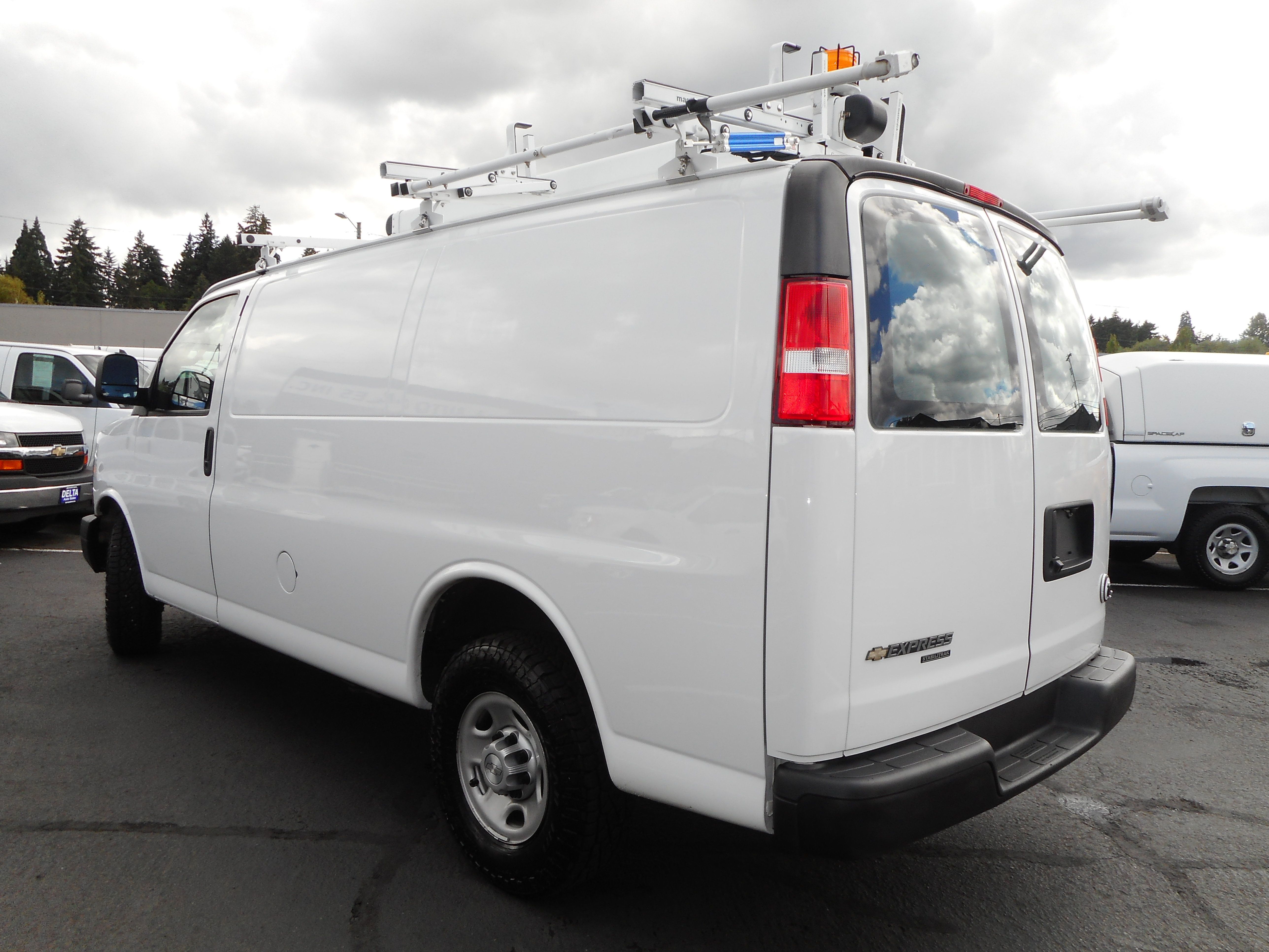 Used 2016 Chevrolet Express 2500 RWD image 7