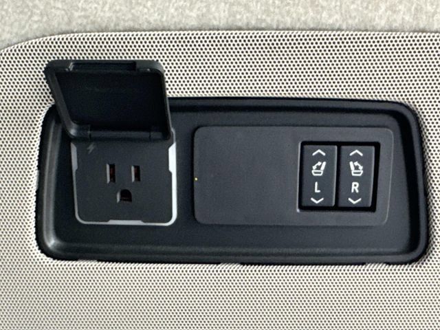 Used 2026 Cadillac Escalade ESV Platinum Sport AWD/4WD image 13