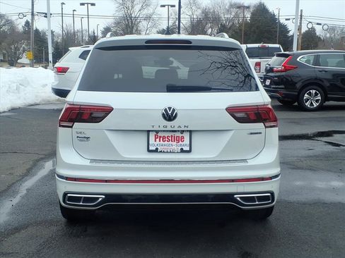 Certified 2022 Volkswagen Tiguan SEL R-Line image 4