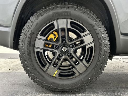 Used 2023 Rivian R1S Adventure AWD/4WD image 12