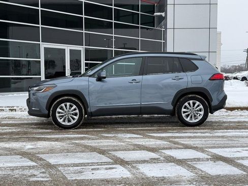 Used 2024 Toyota Corolla Cross LE image 6