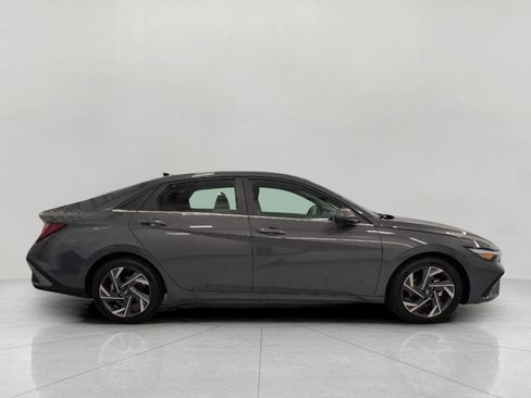 Used 2024 Hyundai Elantra SEL w/ Convenience Package FWD image 11