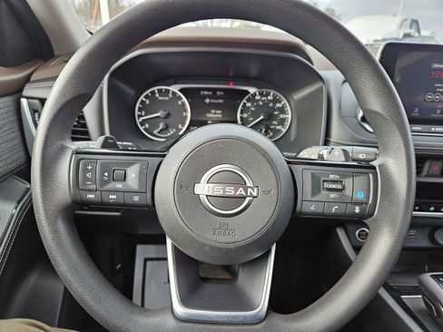 Used 2023 Nissan Rogue SV image 12