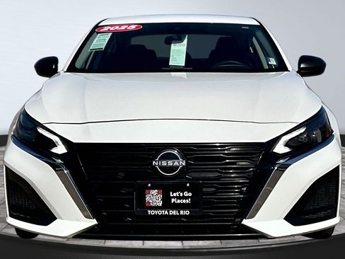 Used 2025 Nissan Altima 2.5 SV FWD image 3