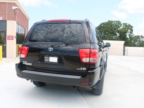 Used 2006 Toyota Sequoia SR5 RWD image 10