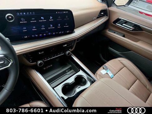 Used 2026 Chevrolet Suburban High Country AWD/4WD image 35