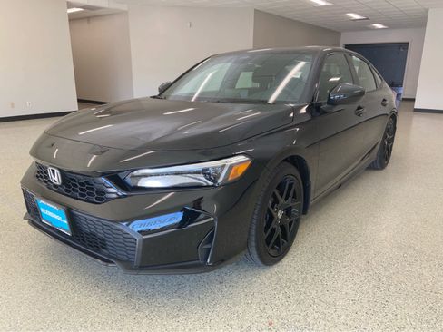 Used 2025 Honda Civic Sport Touring image 3