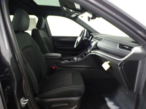 New 2025 Jeep Grand Cherokee Laredo X image 15