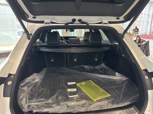 New 2025 Toyota Crown Signia Limited w/ Advanced Technology Package image 5