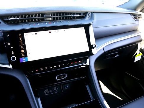 New 2026 Jeep Grand Cherokee L Limited image 13