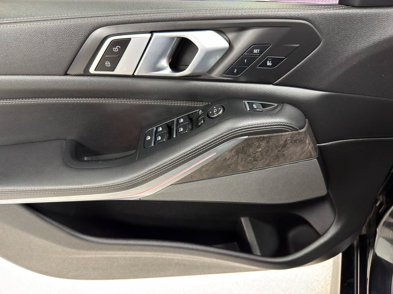 Used 2020 BMW X5 M50i AWD/4WD image 15
