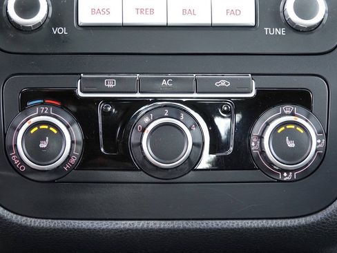 Used 2010 Volkswagen Jetta Limited Edition FWD image 90