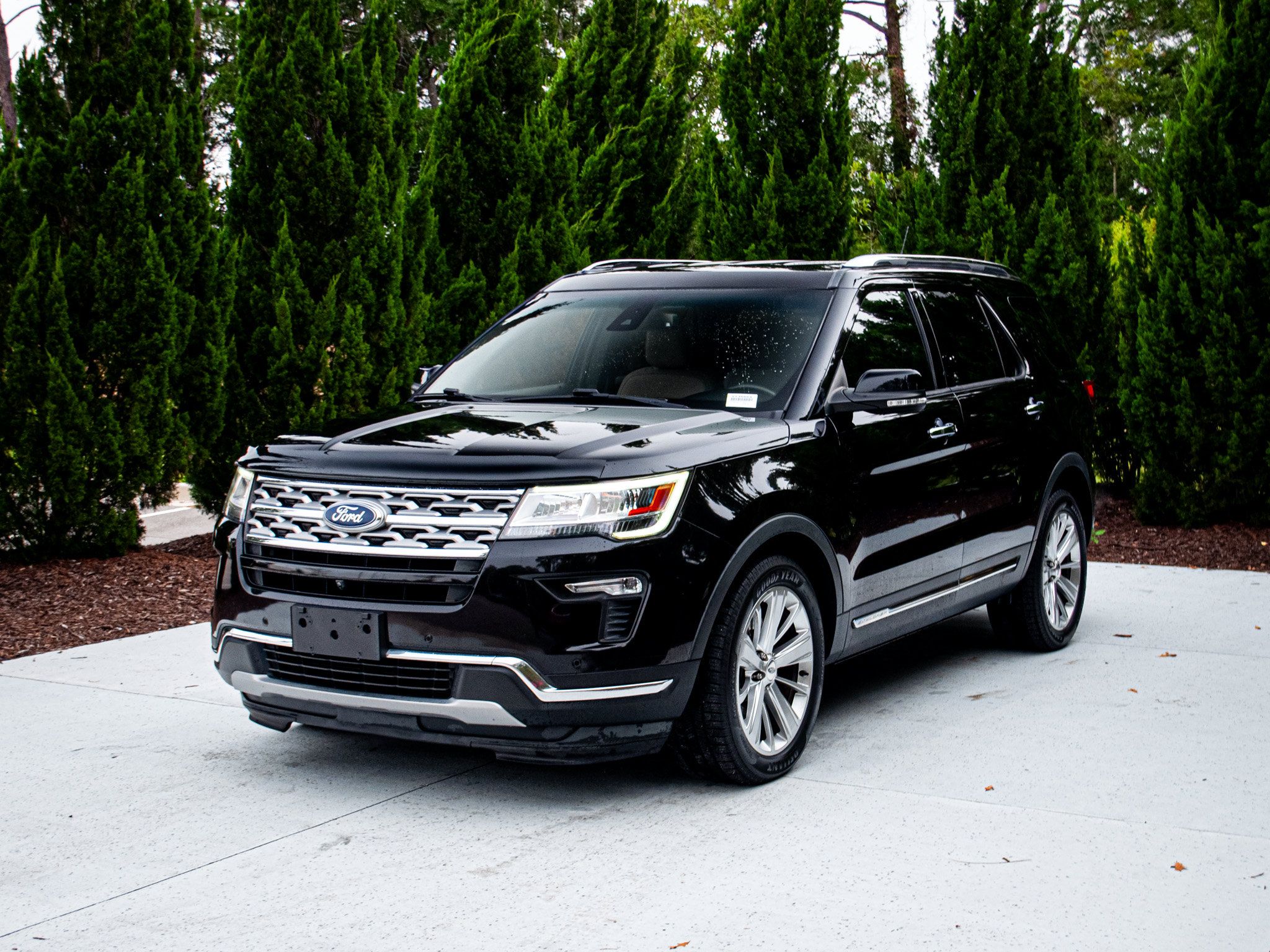 Used 2019 Ford Explorer Limited w/ Ford Safe & Smart Package FWD image 5
