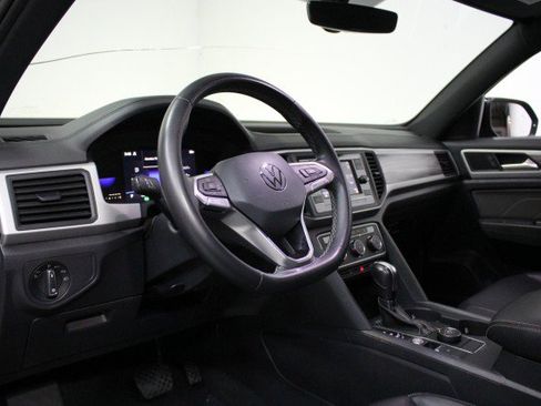 Used 2022 Volkswagen Atlas Cross Sport SE image 6